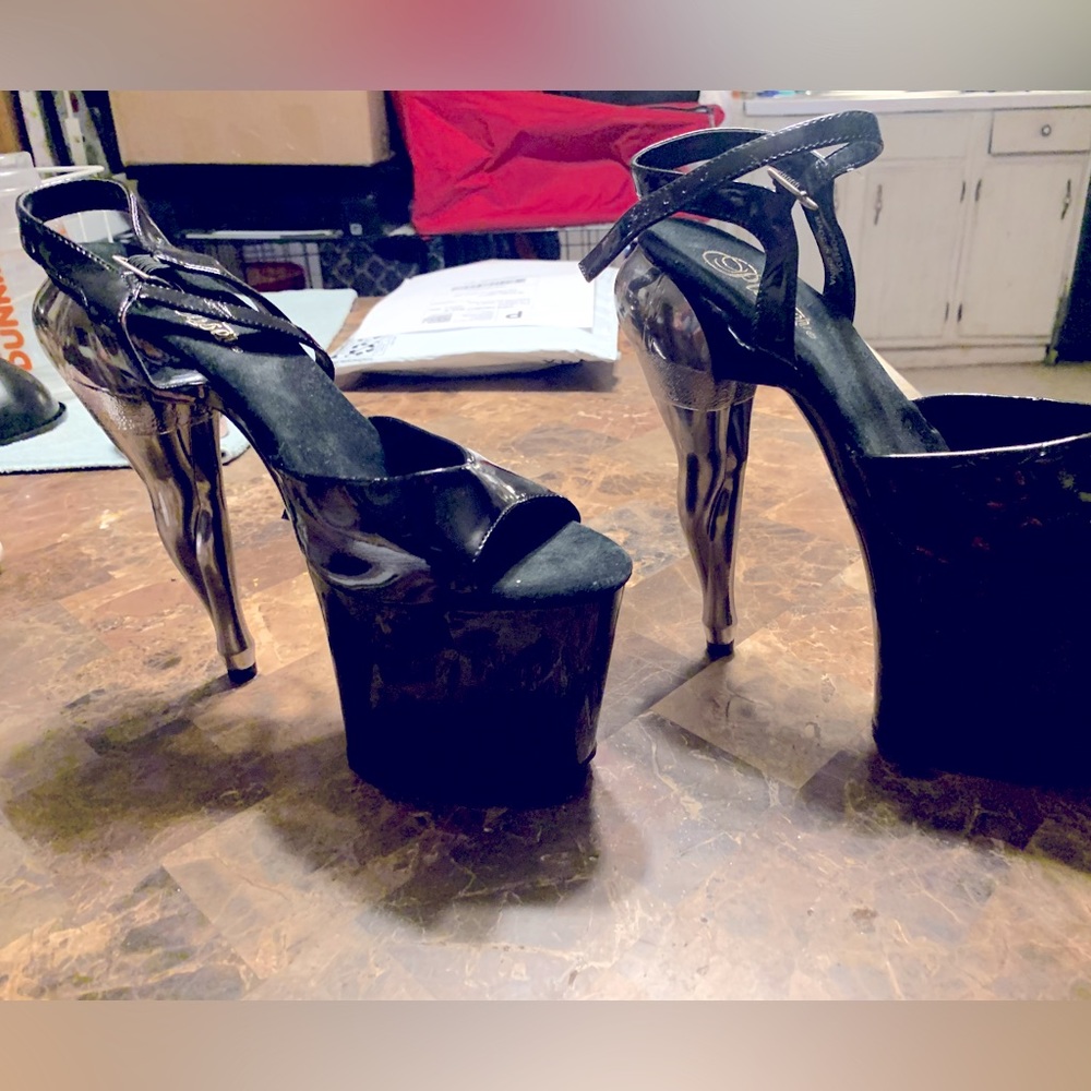 Sexy Pleaser platform heels with butt & legs, size 10